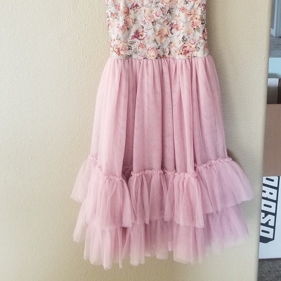 Dance costumes - Picture 2 of 2